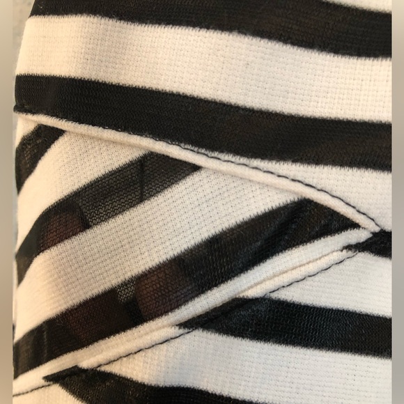 Sexy little black and white striped dress. Size: S. Lightly worn. - Picture 9 of 10